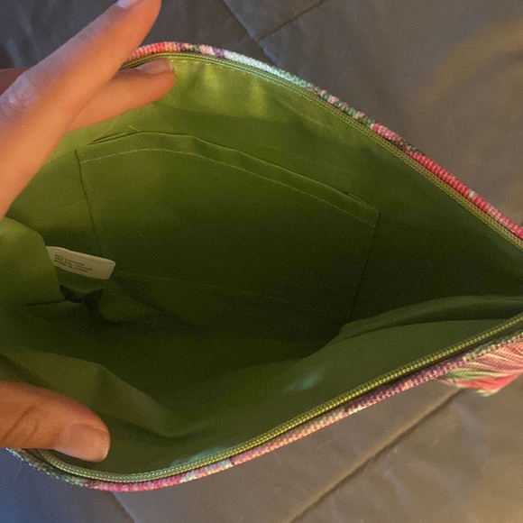 Women’s nwt floral wristlet - Picture 4 of 4